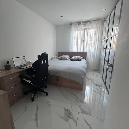Maison En Avec Piscine Face A L'arbre